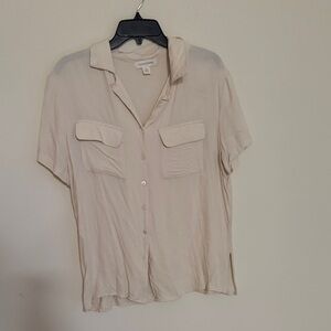 Treasure & Bond Short Sleeve Button-Down Shirt in Light Beige